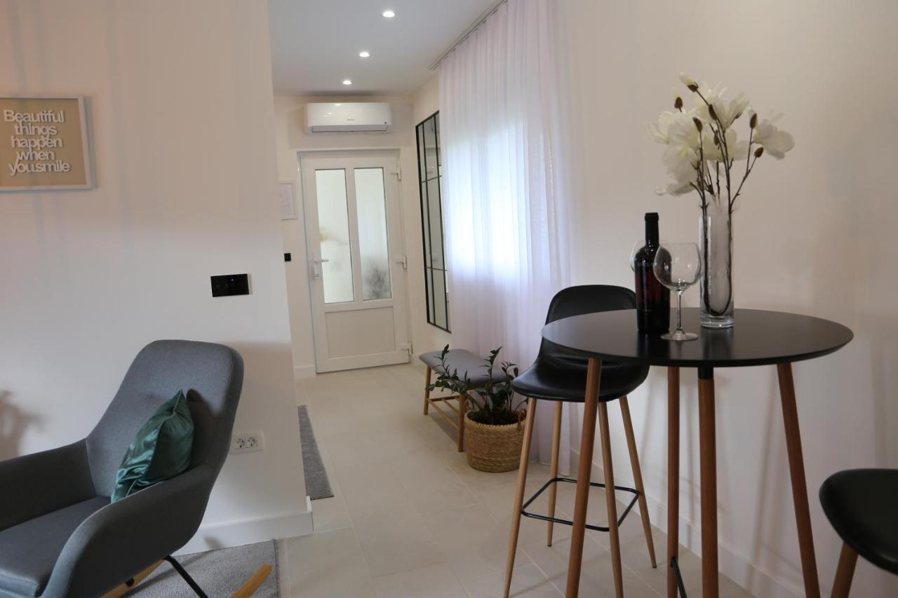 Flora Studio Apartments Кореница Екстер'єр фото