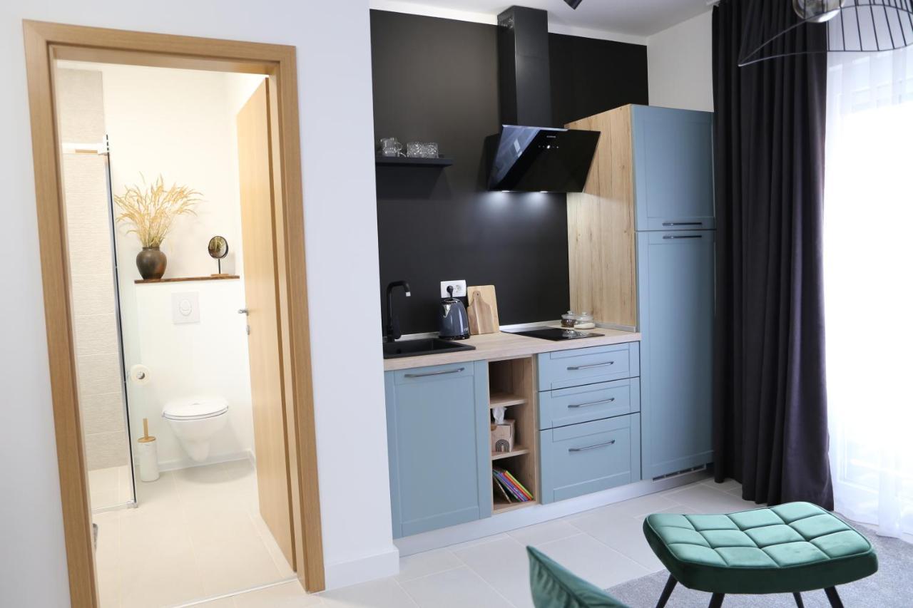 Flora Studio Apartments Кореница Екстер'єр фото