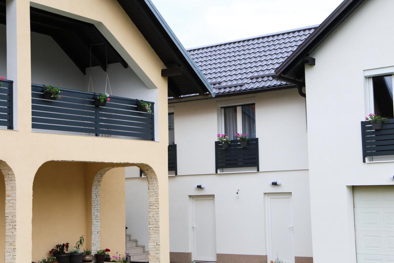 Flora Studio Apartments Кореница Екстер'єр фото