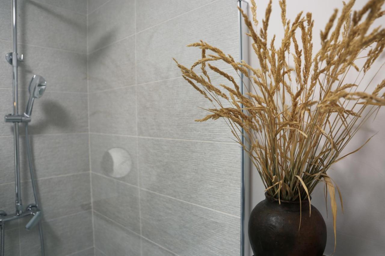 Flora Studio Apartments Кореница Екстер'єр фото