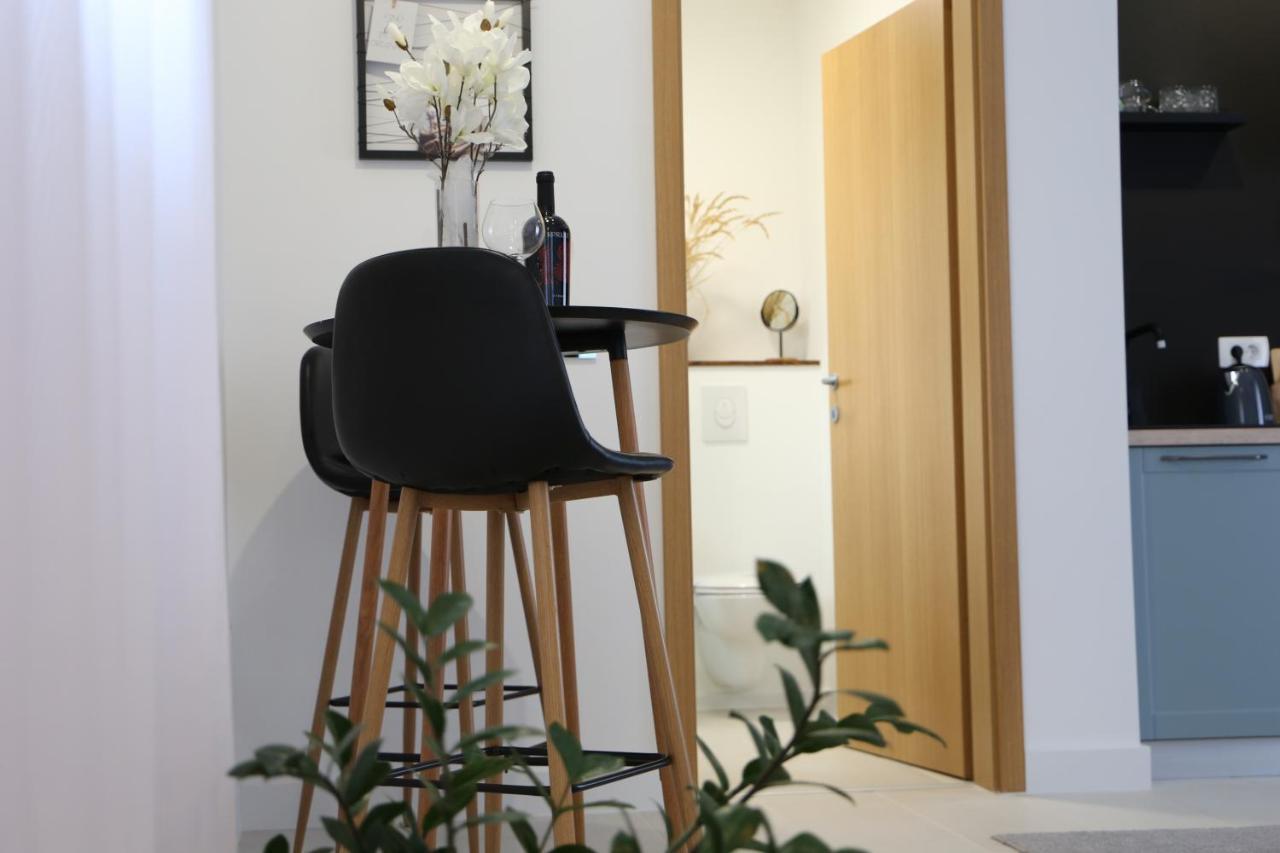 Flora Studio Apartments Кореница Екстер'єр фото